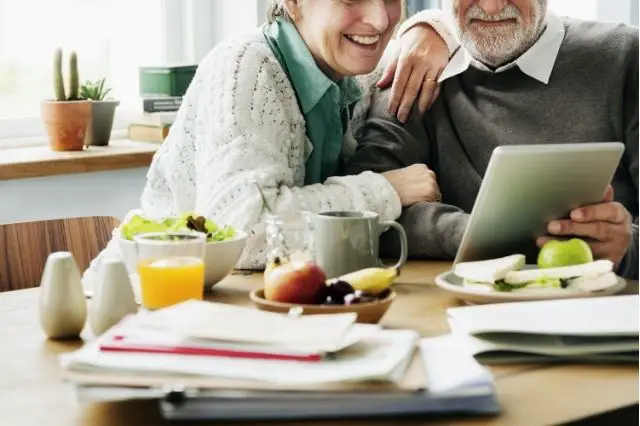 how-to-keep-a-check-of-your-parents-health-while-staying-abroad