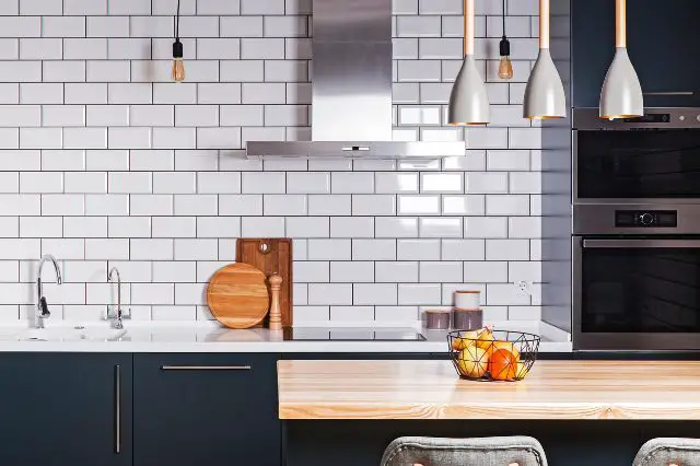 acrylic-splashbacks-vs-tiles-which-is-right-for-your-kitchen