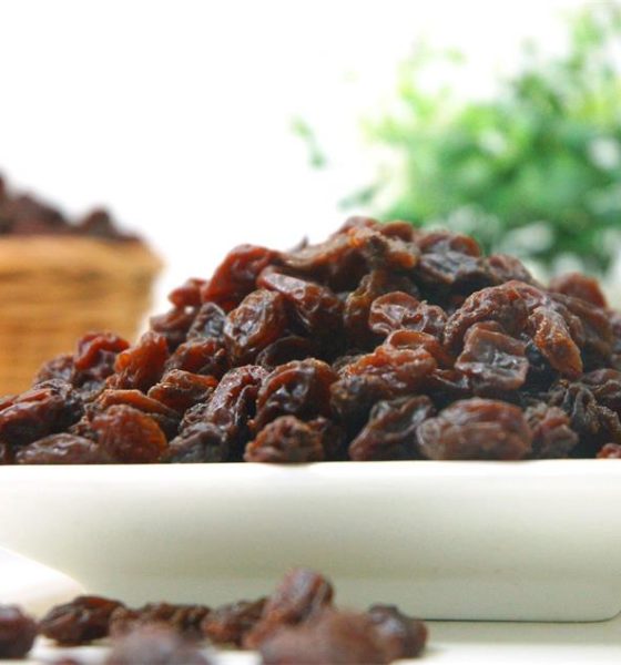 Difference Between Raisins & Sultanas [Complete Guide]
