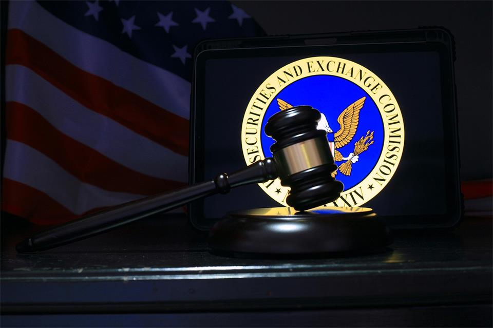 Reporting Inside vs. Going to the Government What Whistleblowers Get Wrong About Their Options